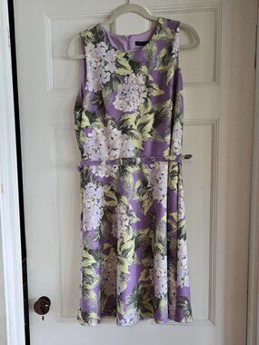 White House Black Market Lavendar Floral A-Line Fully Lined Belted Dress Size 12